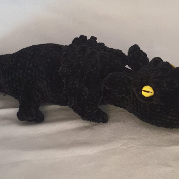 Dragon noir au crochet velours